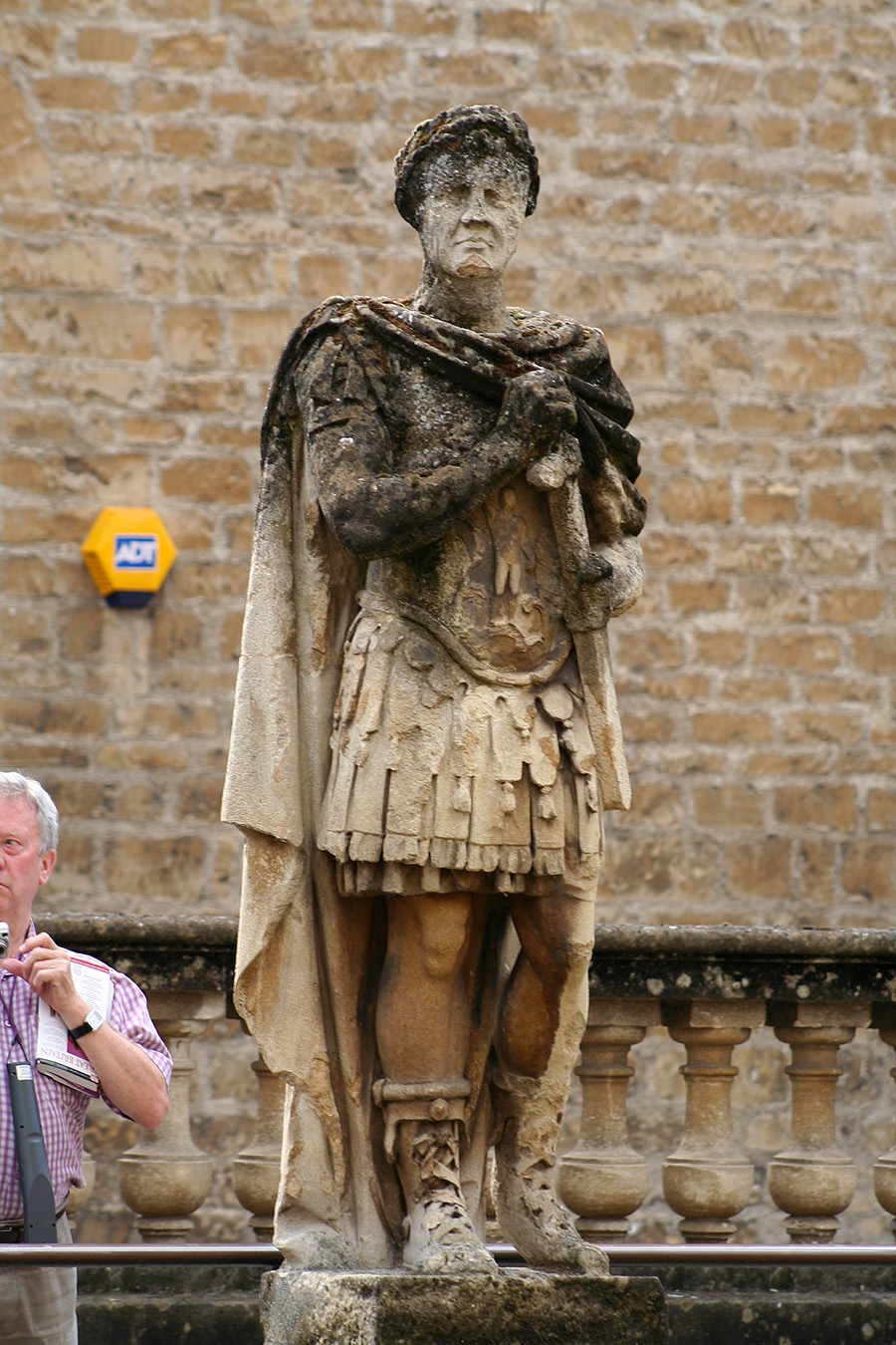 Англия Бат римская статуя