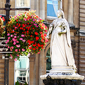 Англия Бристоль статуя королевы
