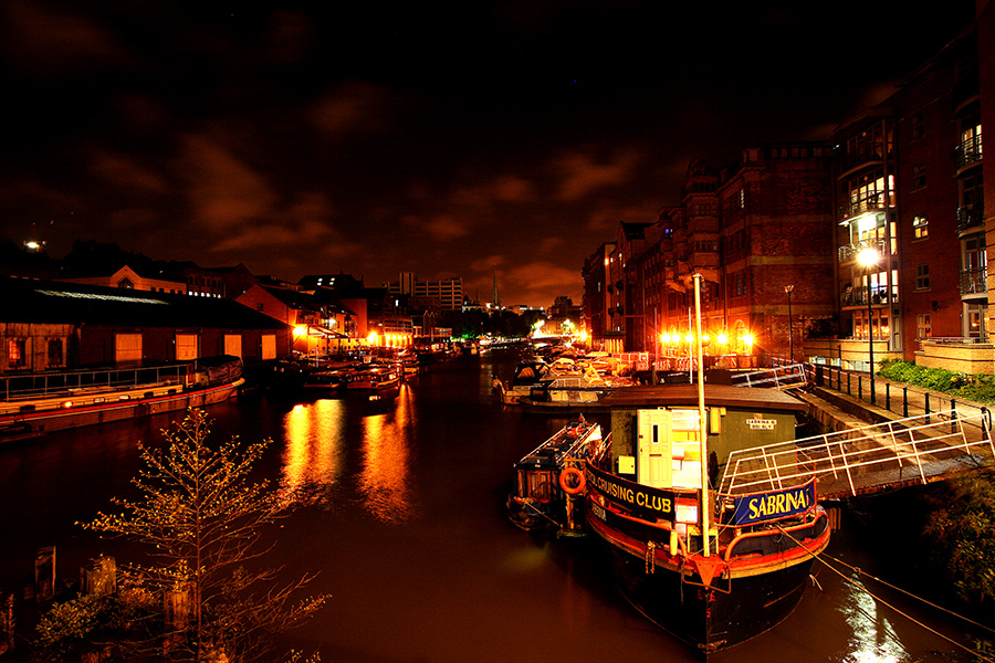 Англия Бристоль ночь на реке