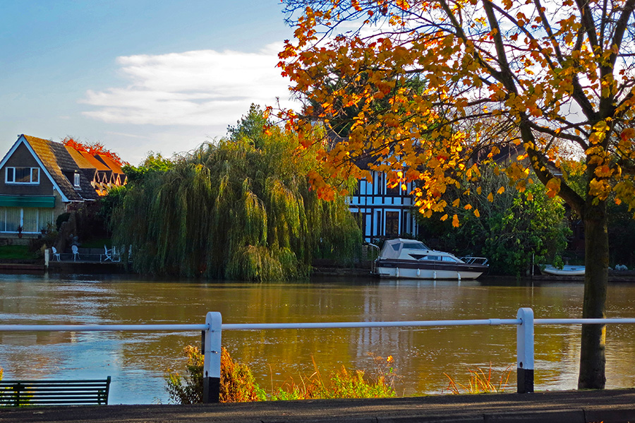 Англия Кембридж Осень на реке