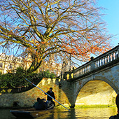 Англия Кембридж мост на реке