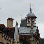 Англия Кембридж башня с флюгером 2
